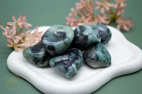 Emerald Pocket Stone, 15–25 g