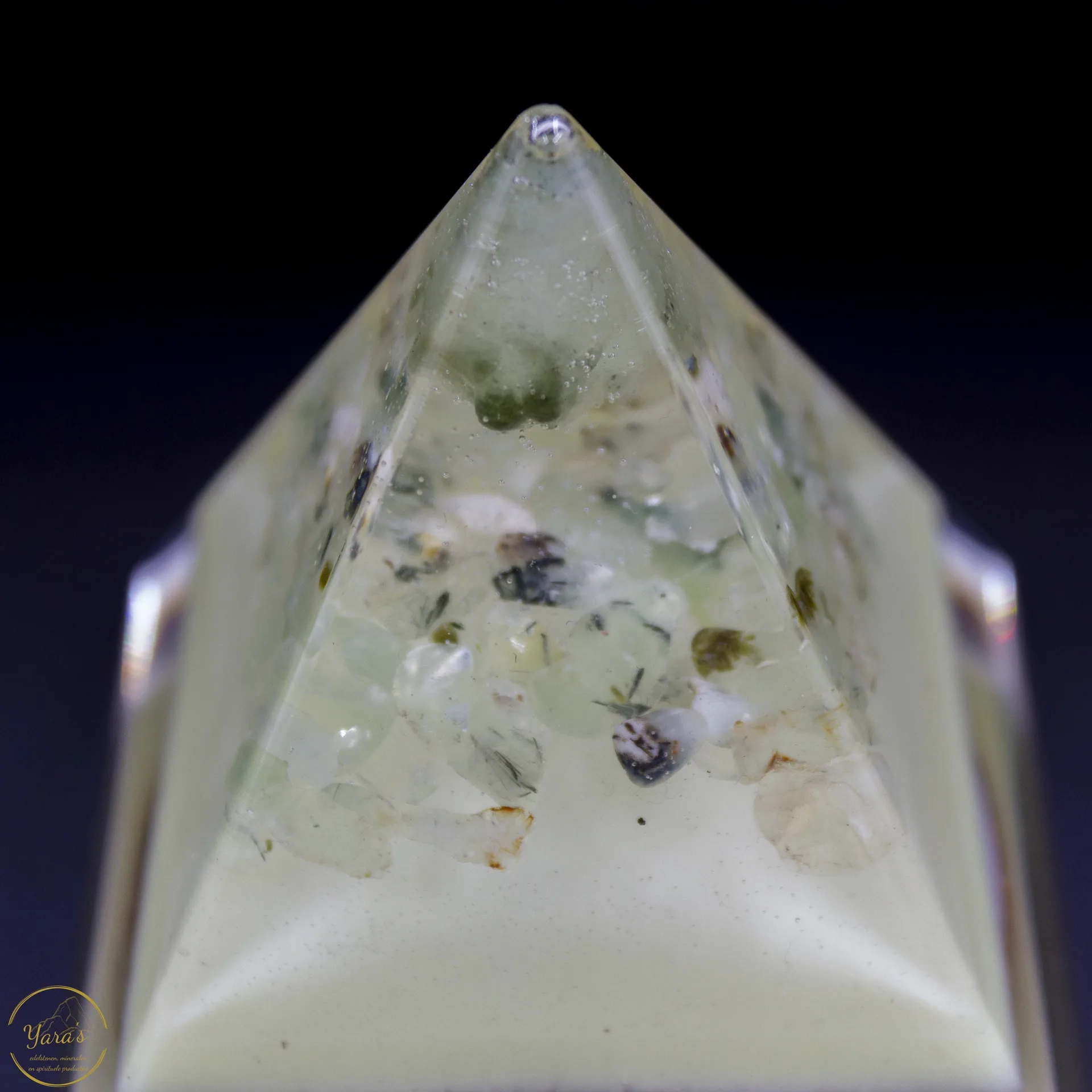 Piramide klein - Epidoot in Prehniet - Image 3