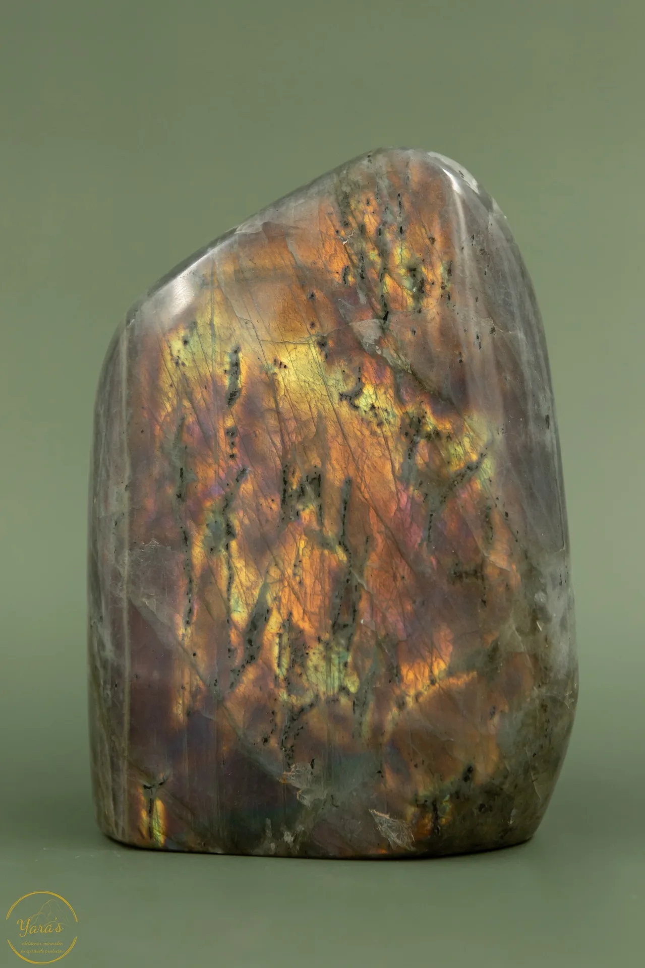 Labradorite (pink) sculpture - 1.26 kg