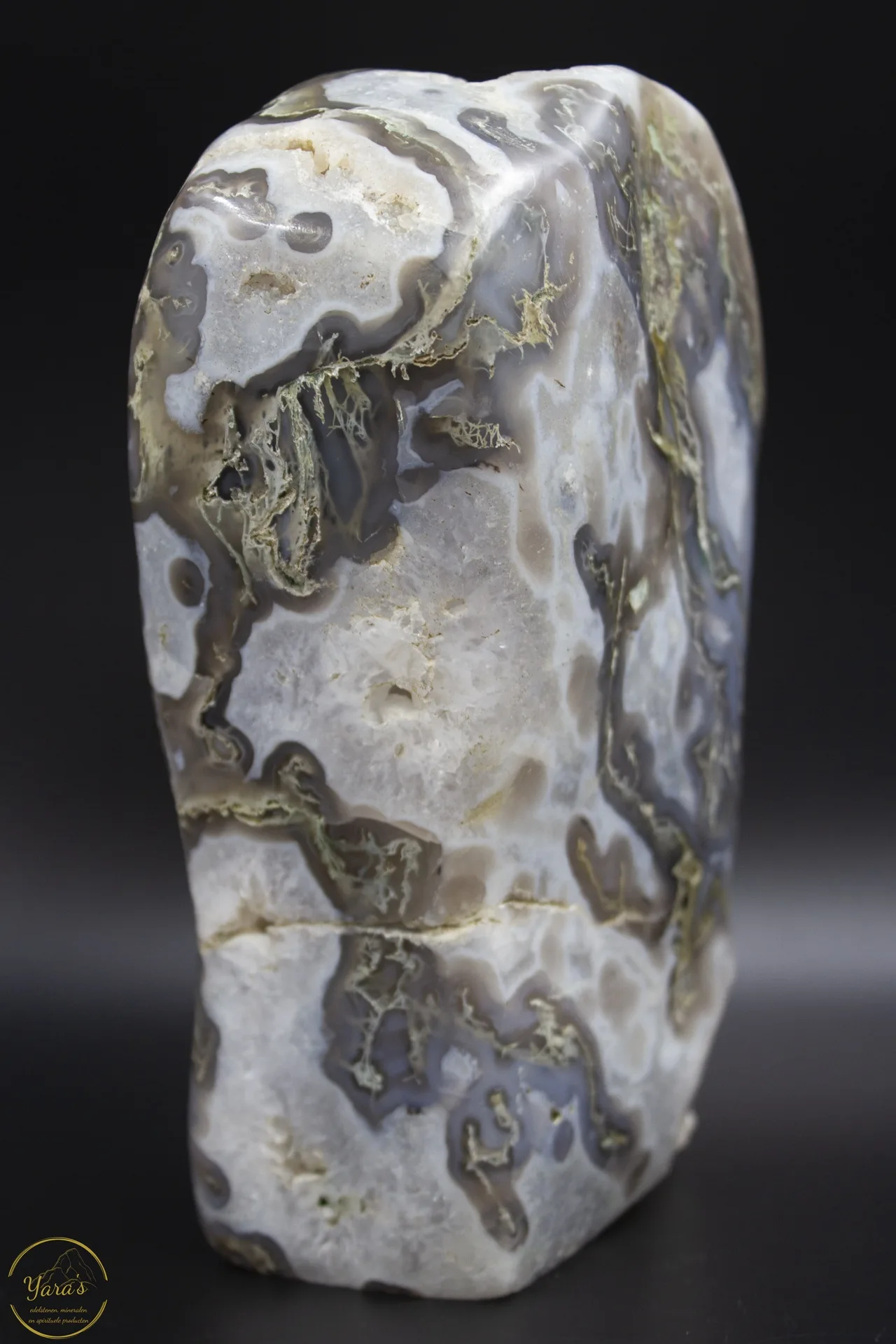 Polished moss agate sculpture - 3.13 kg
