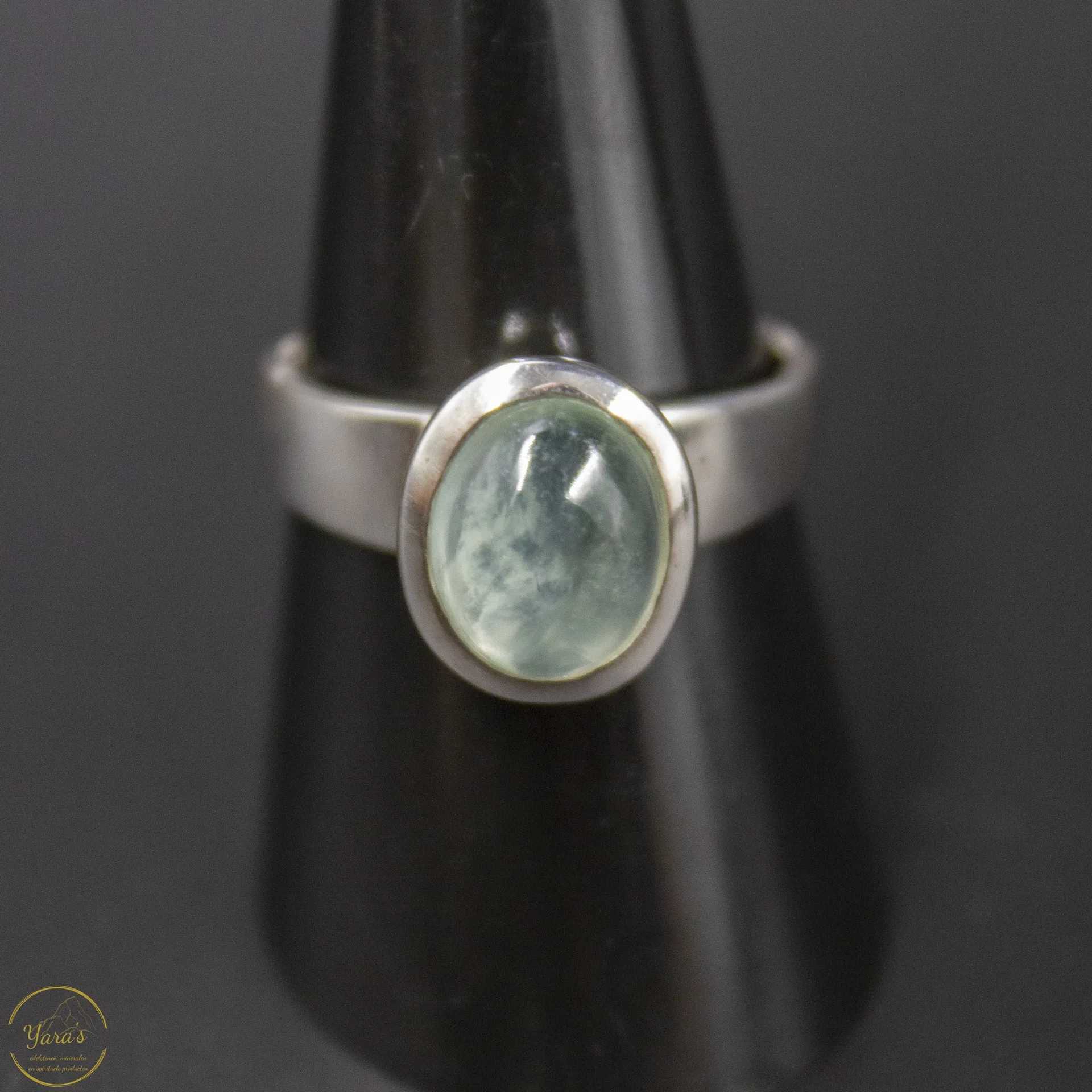 Prehniet ring zilver 10x8 ovaal cabochon maat 17/57