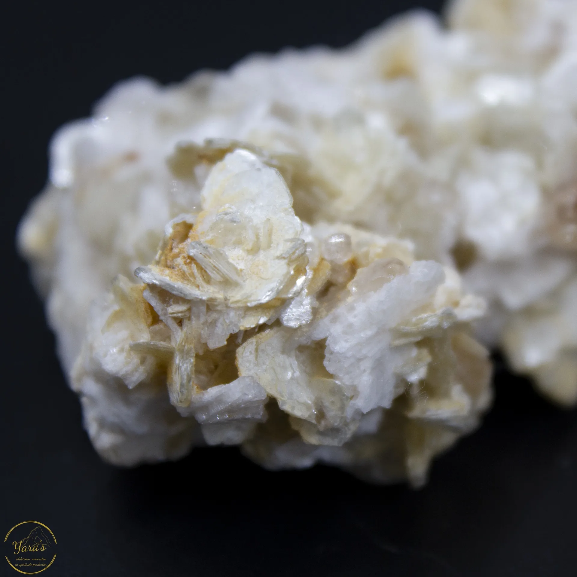 Goud topaas op clevelandiet met mica - 118 gram - Afbeelding 4