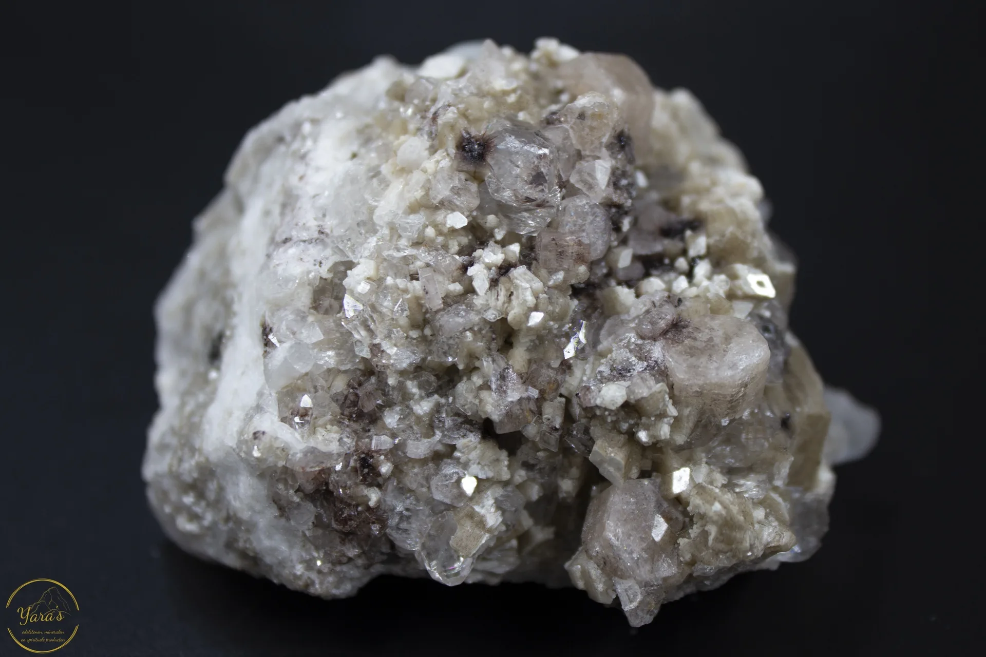 Fluor apatiet, aquamarijn, mica, toermalijn en herkimer diamant cluster - Afbeelding 4