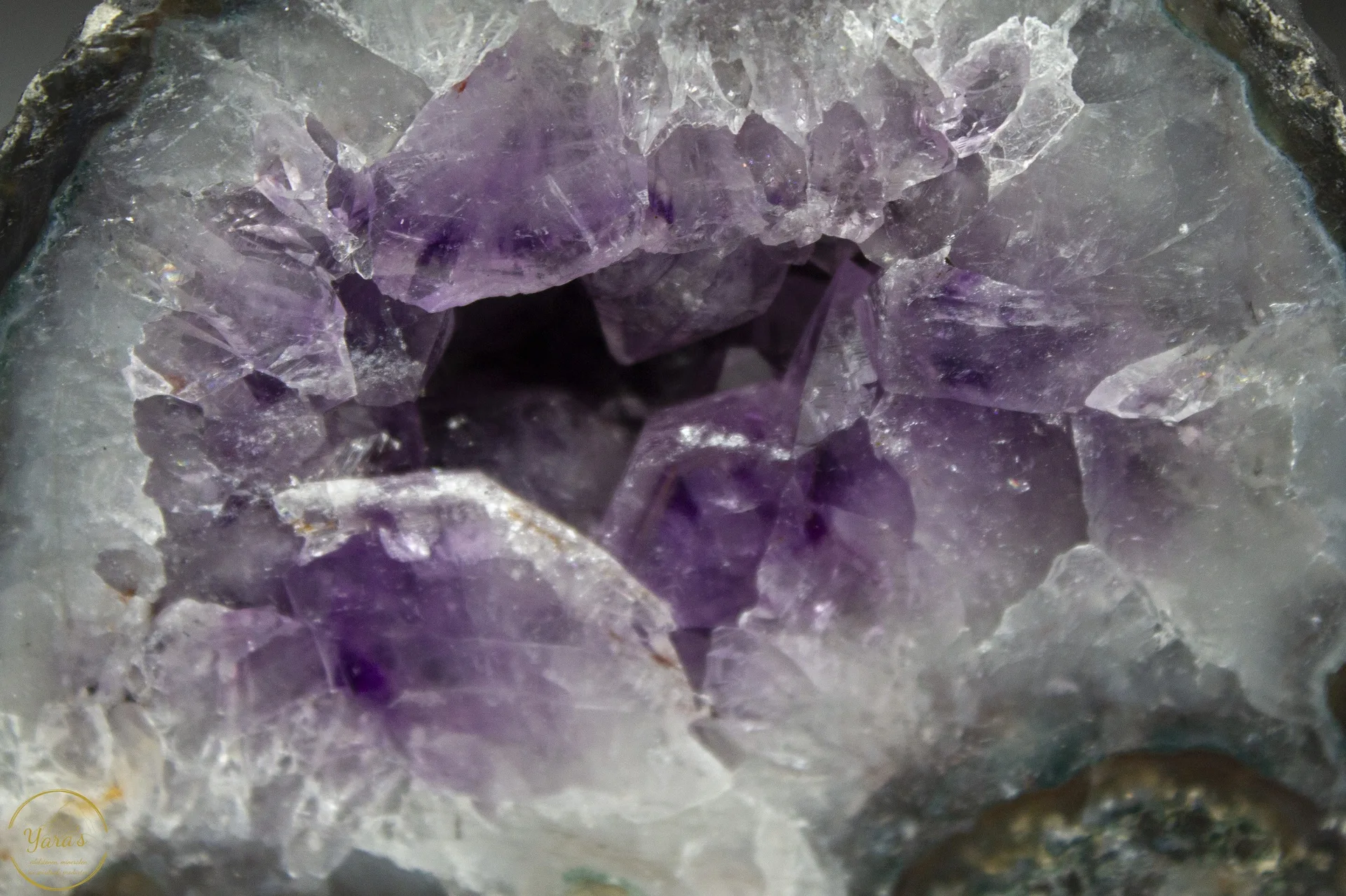 Amethist geode Brazilië 1.64kg - Image 2