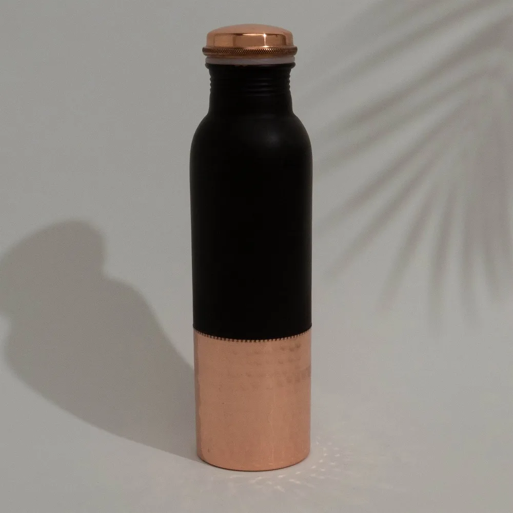 Koperen waterfles met gehamerde onderkant bruinzwart ± 950 ml (zware uitvoering)