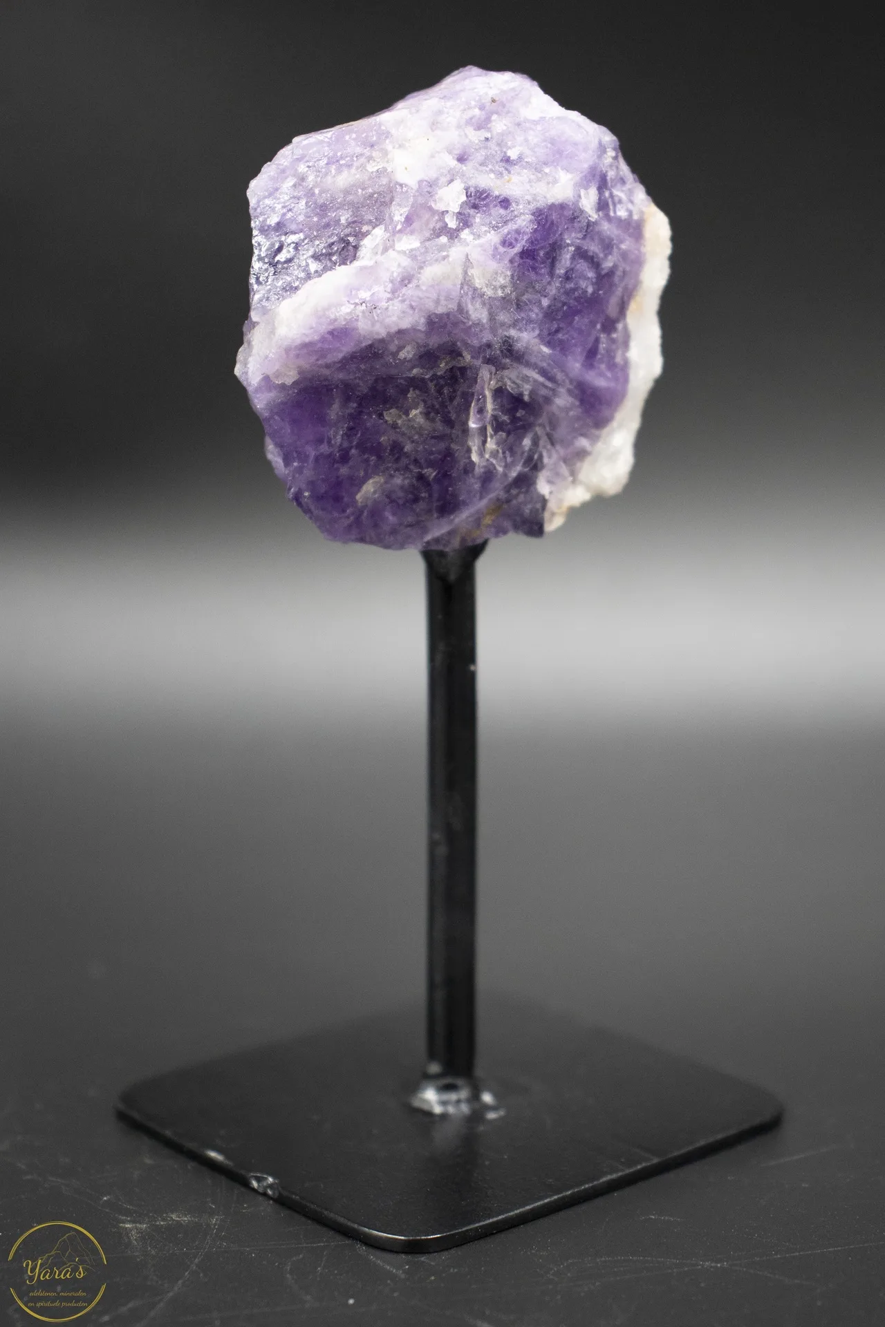 Chevron amethist ruw op standaard 108 gram - Image 3