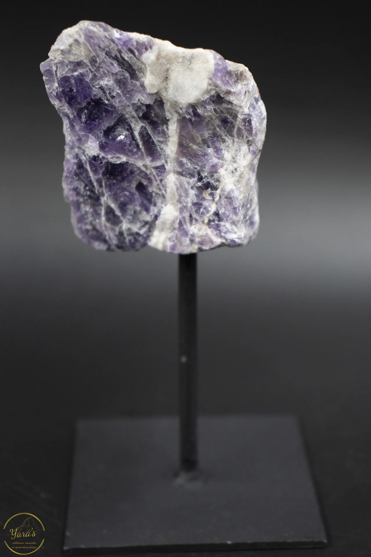 Chevron amethist (ruw) op standaard 204 gram - Image 3