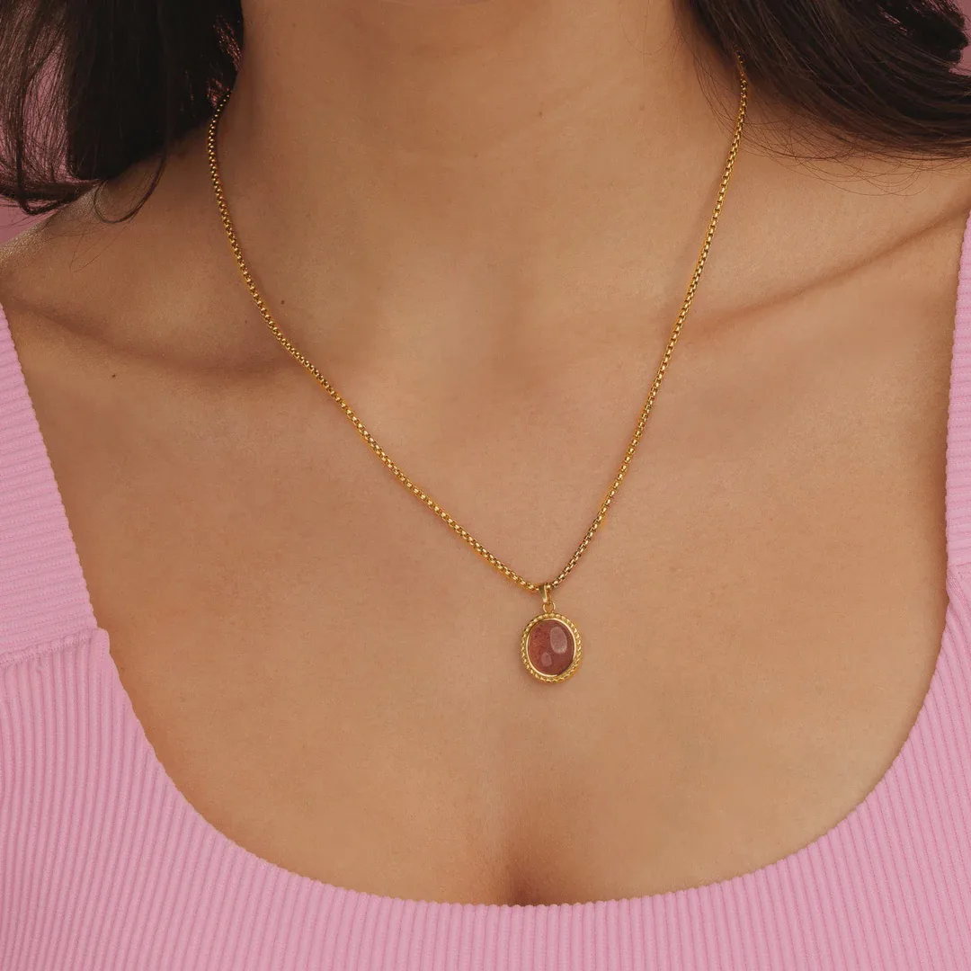Vintage Ketting met Aardbeienkwarts Hanger - Goudkleurig & Rood - Image 2