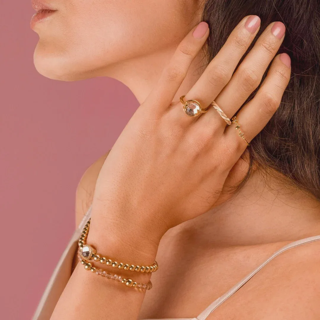 Elastische Kralenarmband met Smokey Topaas en Gouden Kralen - Goudkleurig & Beige - Image 2