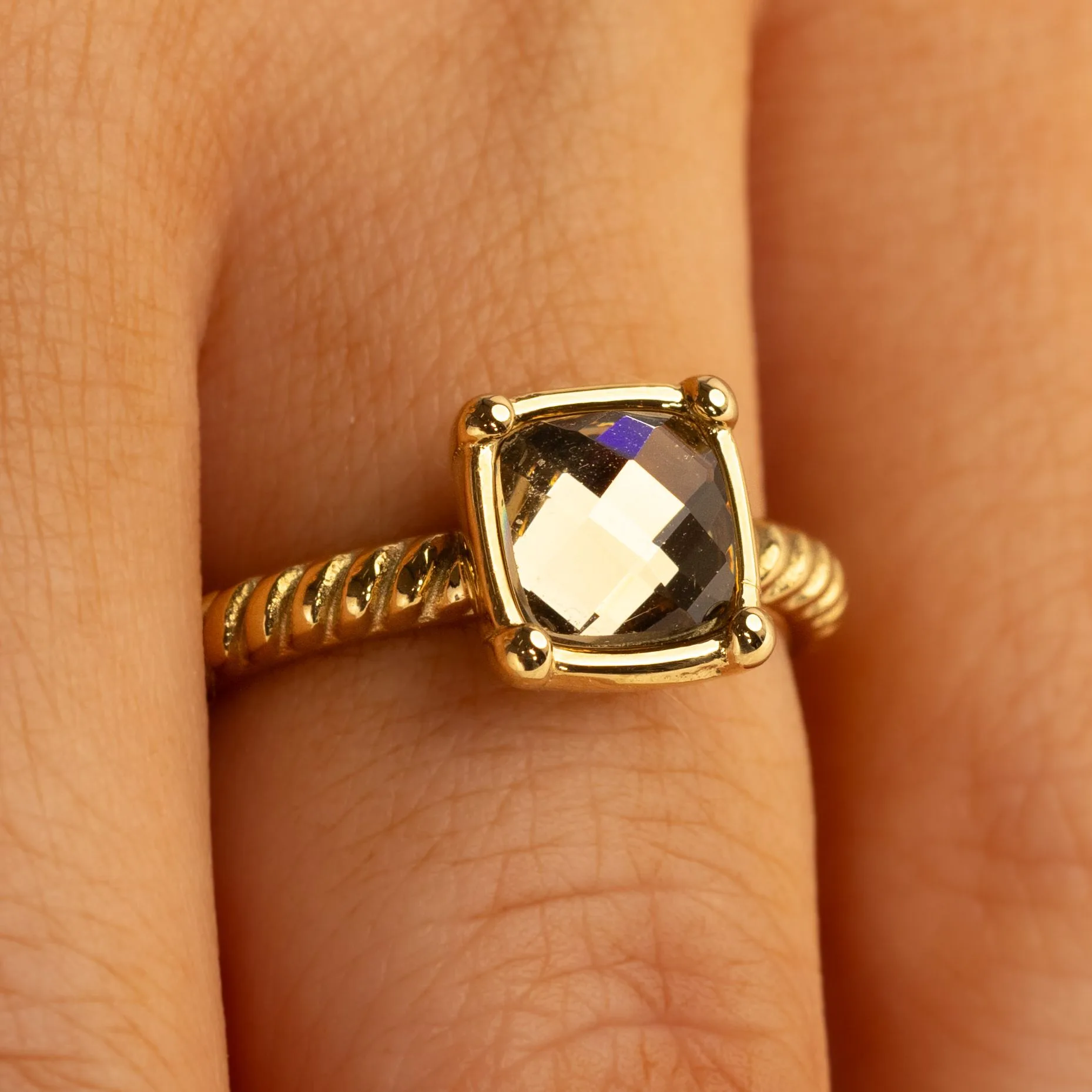 Geribbelde Ring met Vierkante Glassteen - Smoky Topaz - Image 2